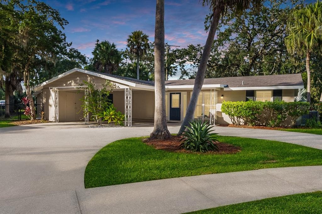 6604 GLADES WAY SARASOTA, FL 34231