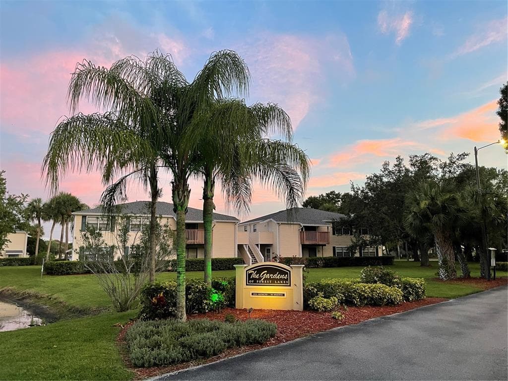 122 LOBLOLLY COURT UNIT B OLDSMAR, FL 34677