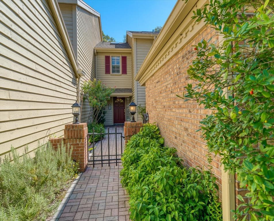 54 PELICAN PLACE BELLEAIR, FL 33756