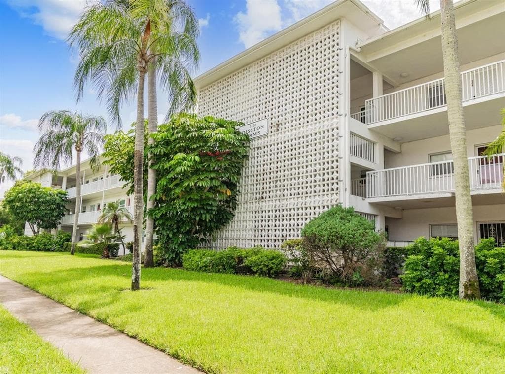 5150 10TH AVENUE N UNIT 307 ST PETERSBURG, FL 33710