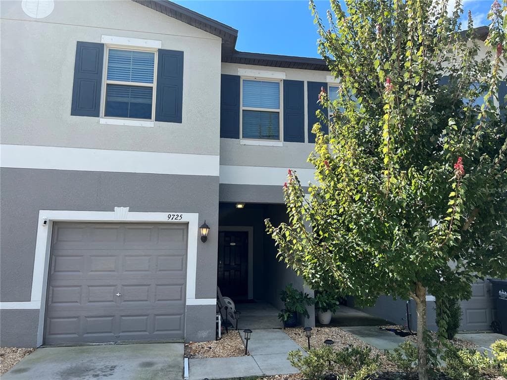 9725 PEMBROOKE PINES DRIVE SUN CITY CENTER, FL 33573