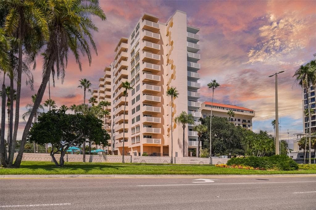 2401 BAYSHORE BOULEVARD UNIT 609 TAMPA, FL 33629