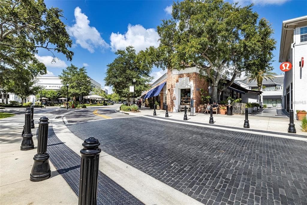 1645 W SNOW CIRCLE UNIT 205 TAMPA, FL 33606