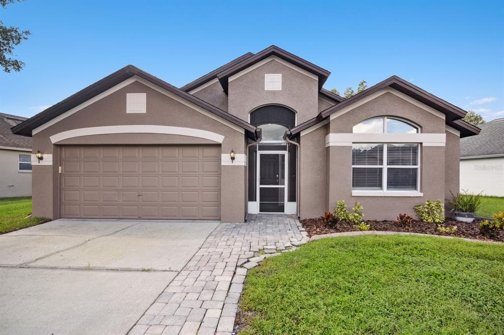 1533 MAXIMILIAN DRIVE WESLEY CHAPEL, FL 33543