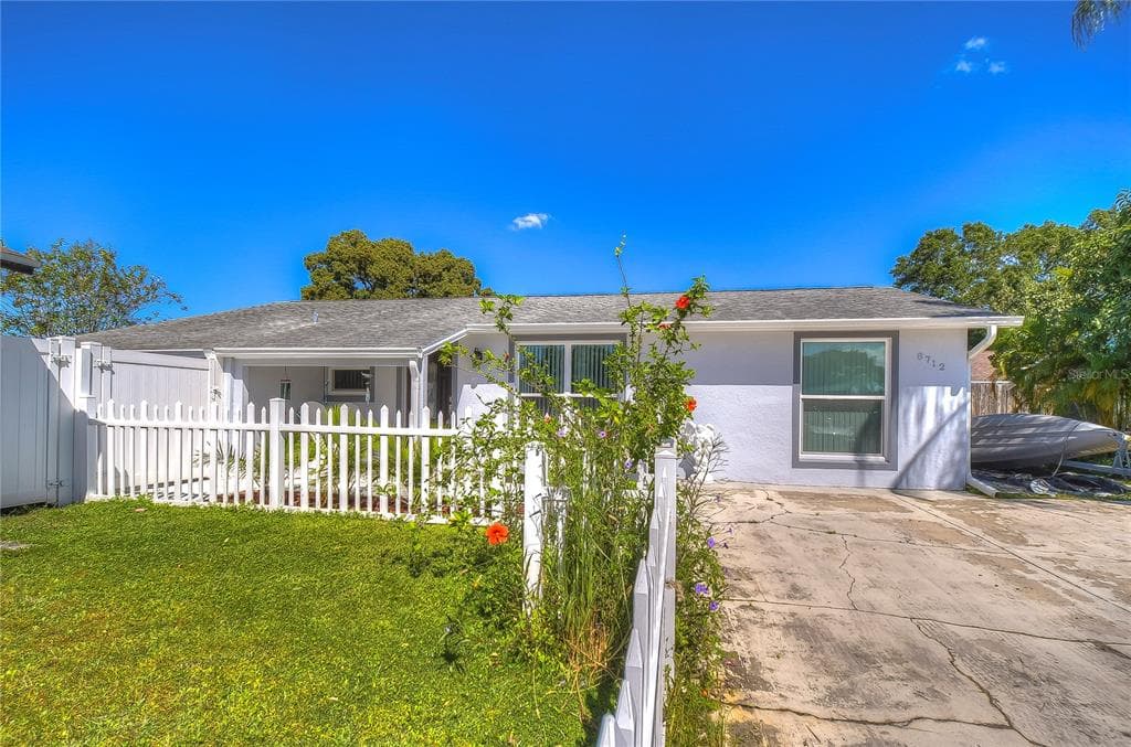 8712 CORDIAL COURT TAMPA, FL 33634
