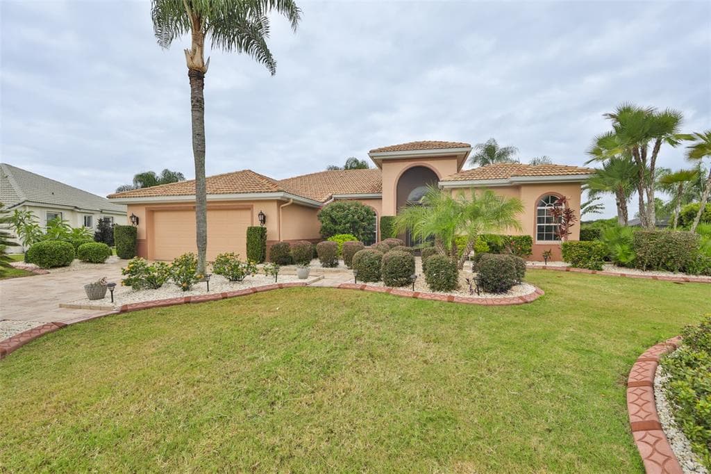 1138 SIGNATURE DRIVE SUN CITY CENTER, FL 33573
