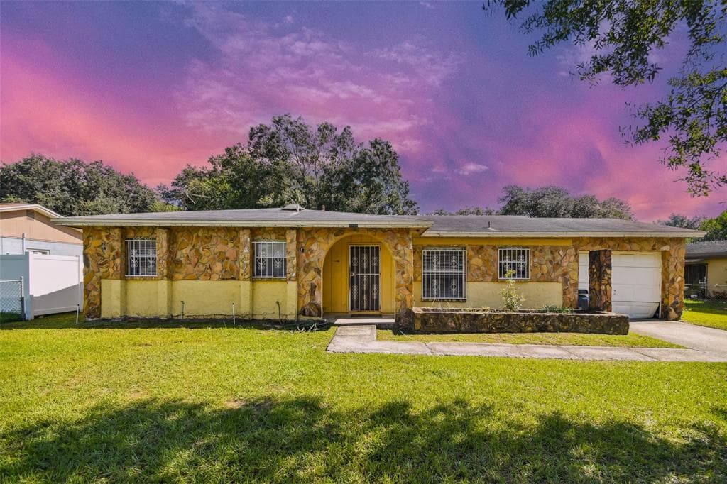 8908 BLUE RIDGE DRIVE TAMPA, FL 33619
