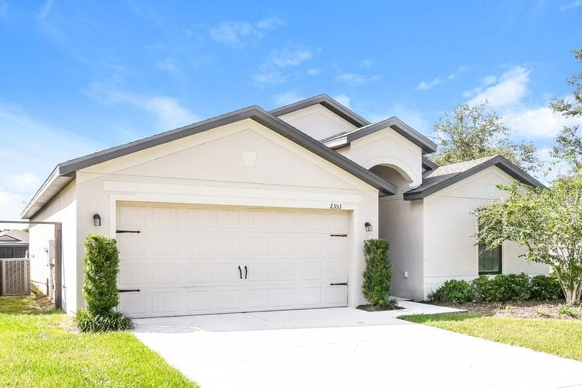 2353 BRACKNELL FOREST TRL TAVARES, FL 32778