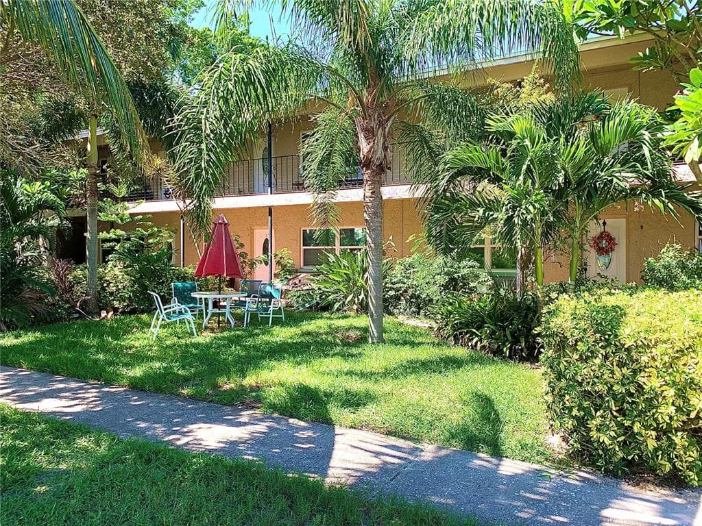 2135 BEACH DRIVE SE UNIT 1 ST PETERSBURG, FL 33705