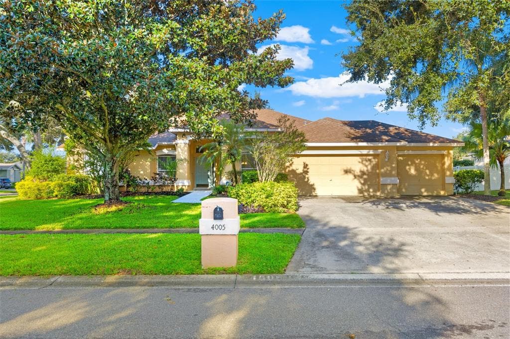 4005 HIDDEN PINES PLACE VALRICO, FL 33596