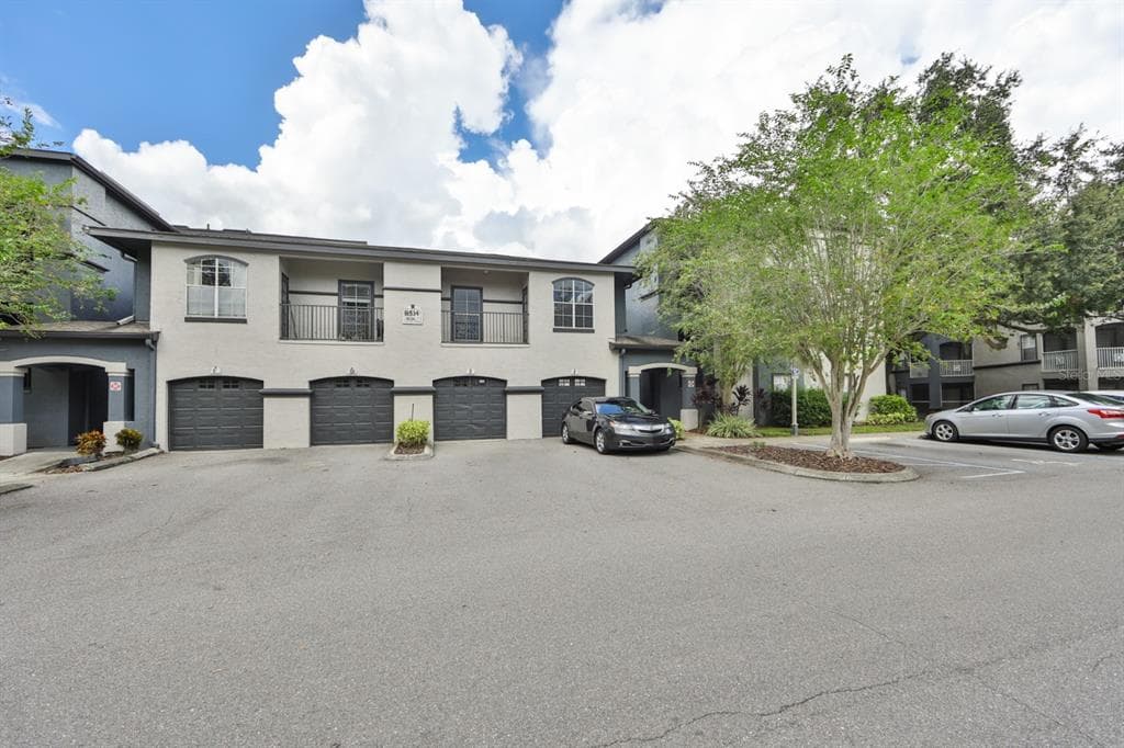 8514 LUCUYA WAY UNIT 201 TEMPLE TERRACE, FL 33637