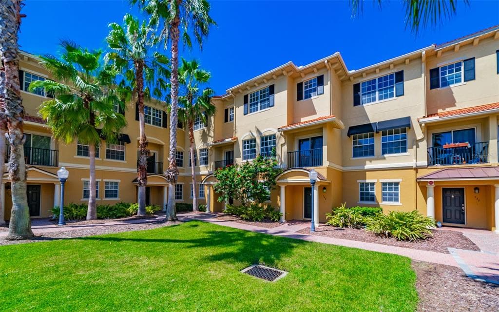 528 JASMINE WAY UNIT 528 CLEARWATER, FL 33756