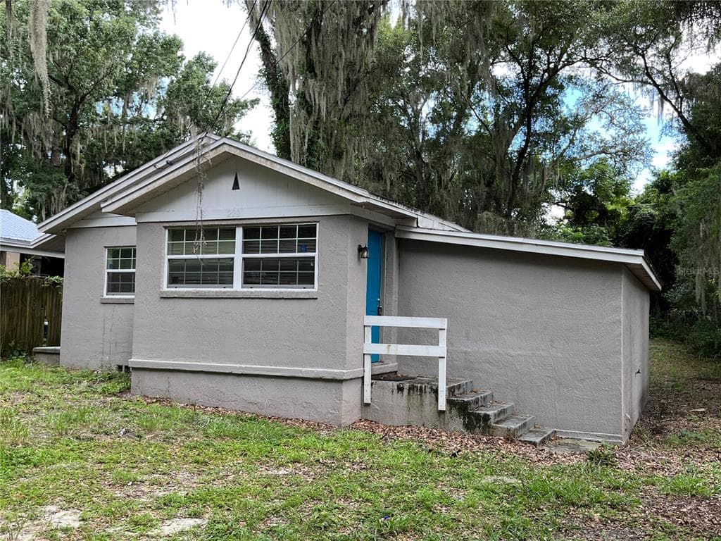 220 W CHELSEA STREET DELAND, FL 32720
