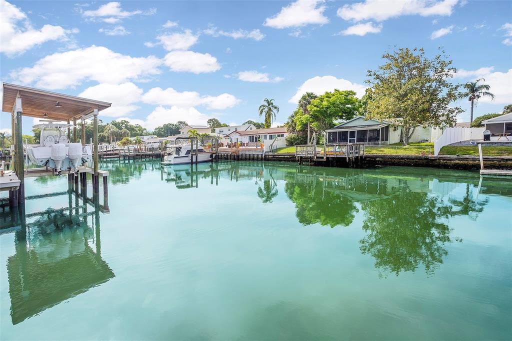 8712 TAHITI LANE TAMPA, FL 33615