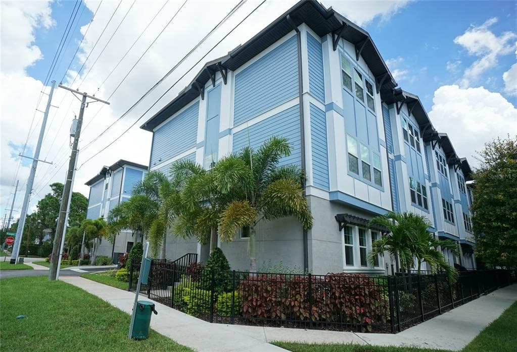 3124 W AZEELE STREET UNIT 4 TAMPA, FL 33609