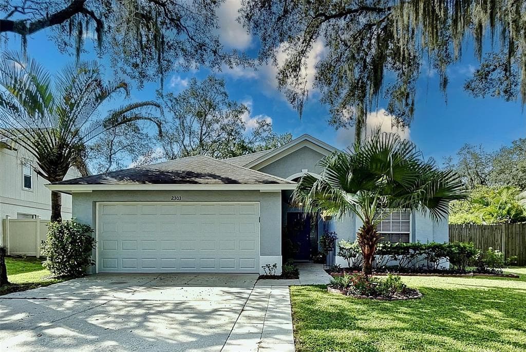 2303 OAKHURST COURT