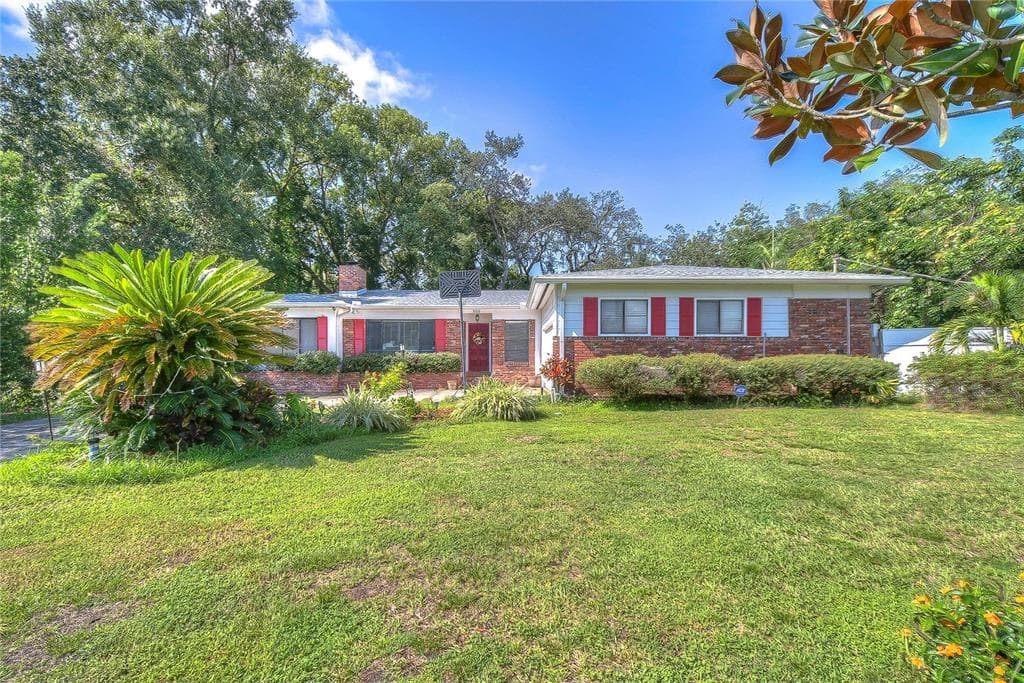 305 BELLE CLAIRE PLACE TEMPLE TERRACE, FL 33617