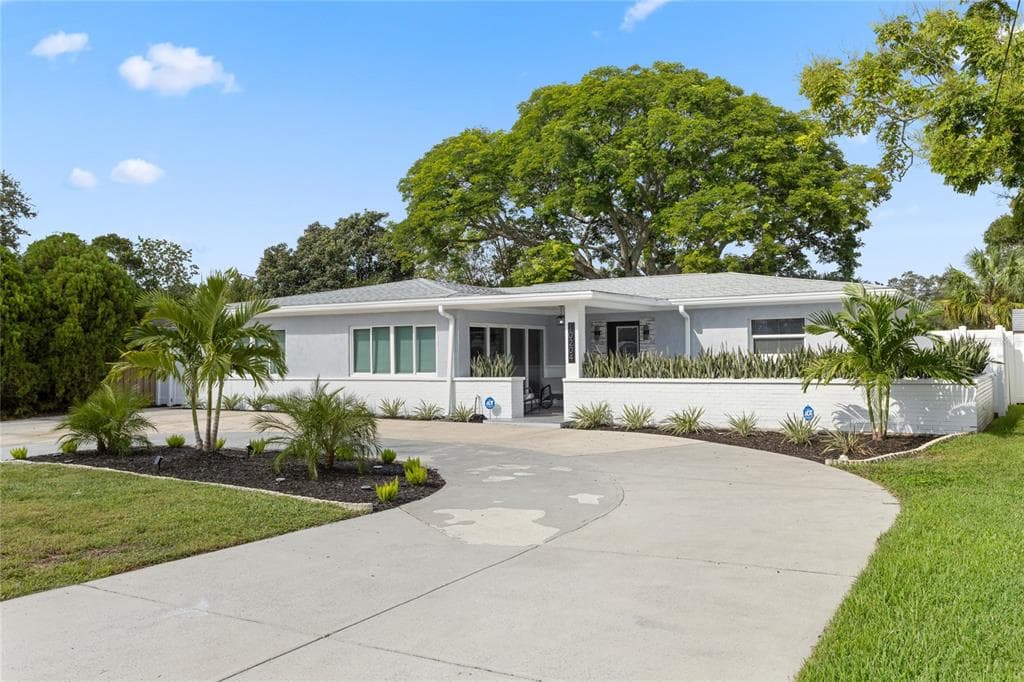 10204 N VALLE DRIVE