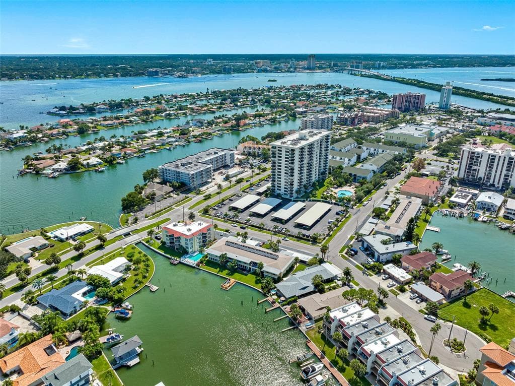 270 SKIFF POINT UNIT A-5 CLEARWATER BEACH, FL 33767