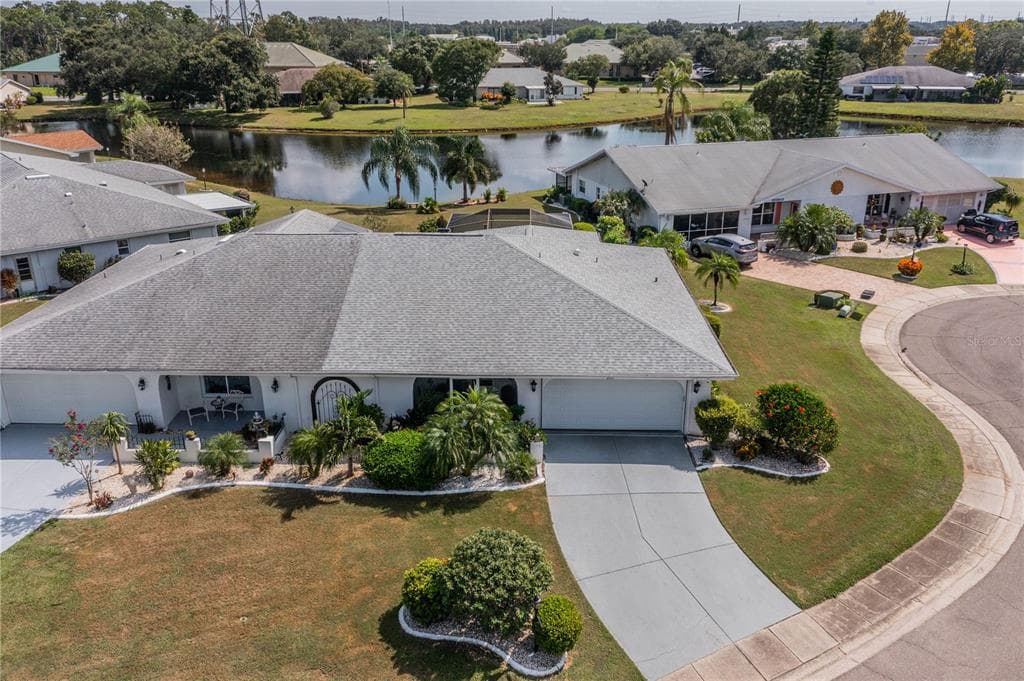 201 CACTUSFLOWER LANE SUN CITY CENTER, FL 33573