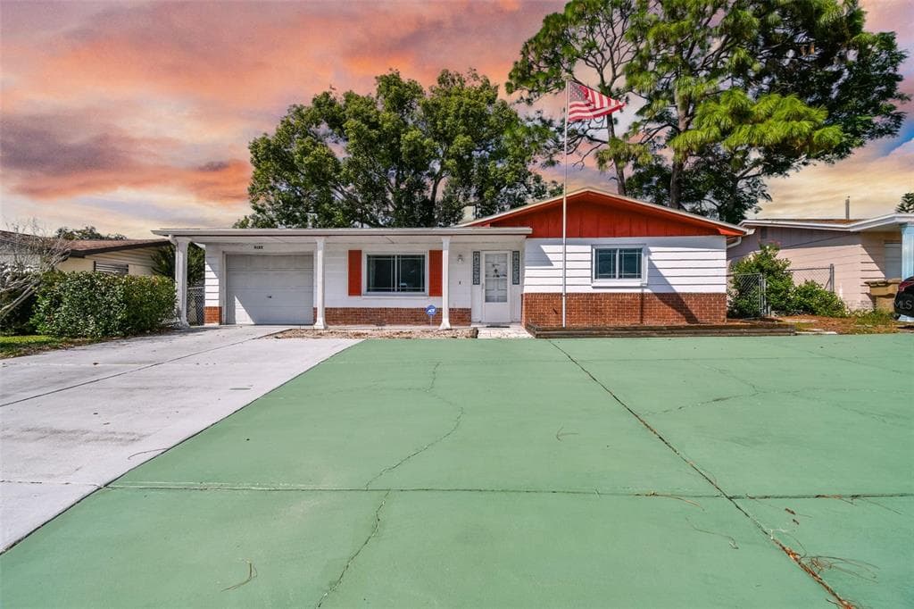4105 MOOG ROAD HOLIDAY, FL 34691
