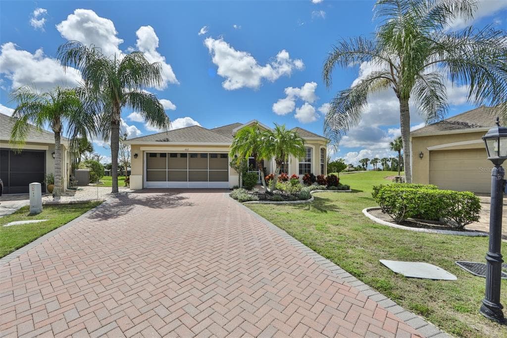 402 GRAND CHATEAUX WAY SUN CITY CENTER, FL 33573