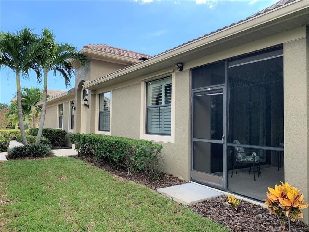 8231 LAPIN COURT SEMINOLE, FL 33777