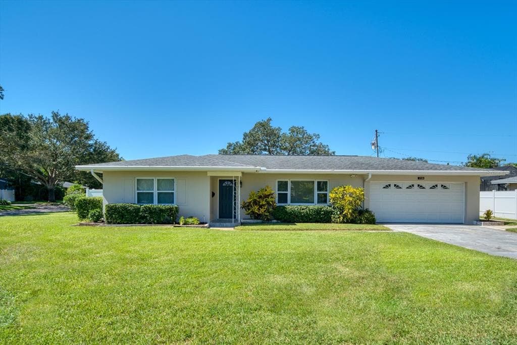1728 LAURIE LANE BELLEAIR, FL 33756