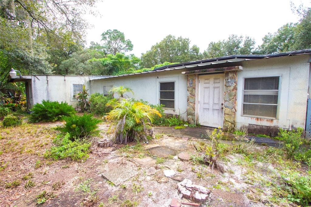 1917 N MOBILE VILLA DRIVE LUTZ, FL 33549