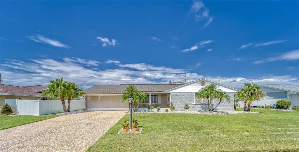 803 OAKMONT AVE SUN CITY CENTER, FL 33573