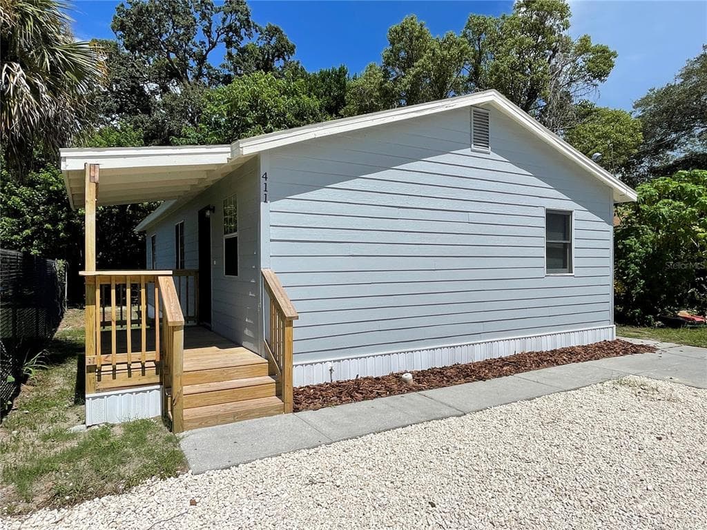 411 E OAKWOOD STREET TARPON SPRINGS, FL 34689