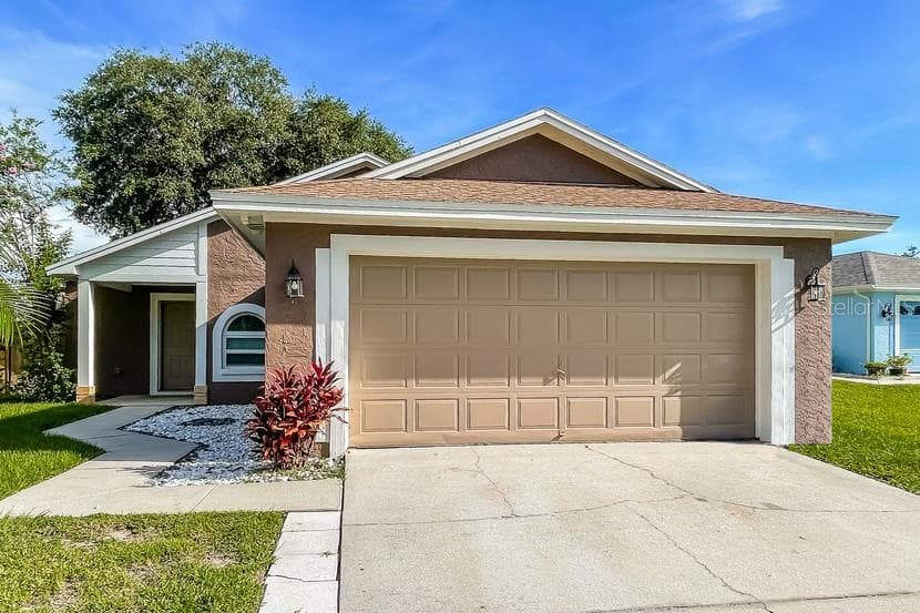 1804 TINSMITH CIRCLE LUTZ, FL 33559