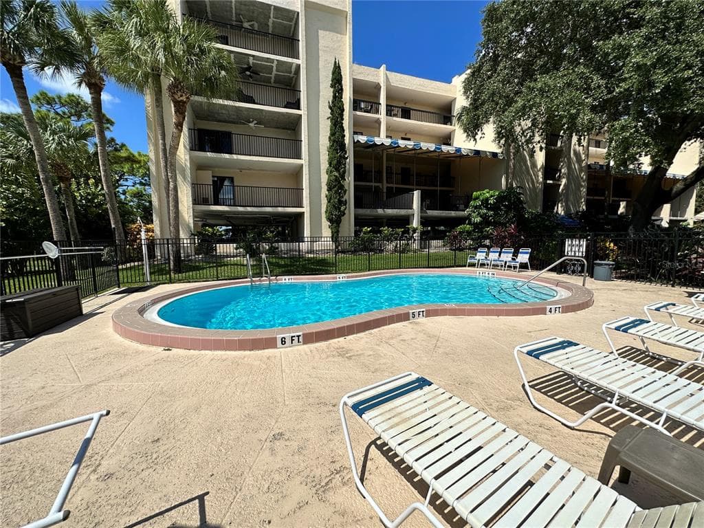 102 TARPON POINT TARPON SPRINGS, FL 34689