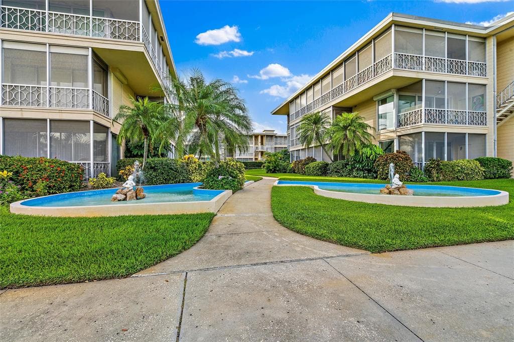 1000 N SHORE DRIVE NE UNIT 3