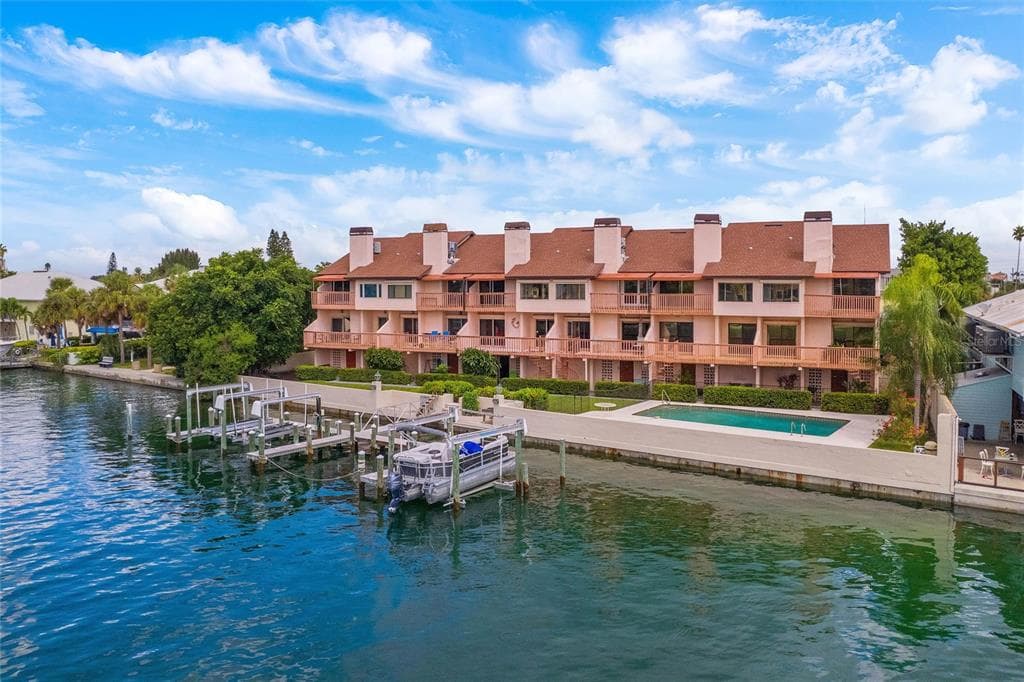 670 76TH AVENUE UNIT 1 ST PETE BEACH, FL 33706