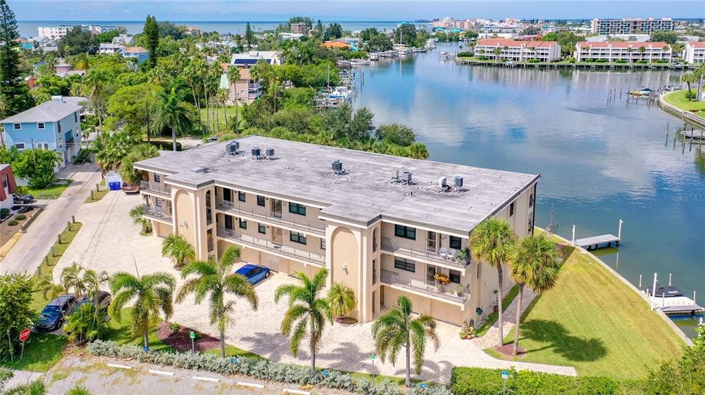 11901 LAGOON LANE UNIT 204 TREASURE ISLAND, FL 33706