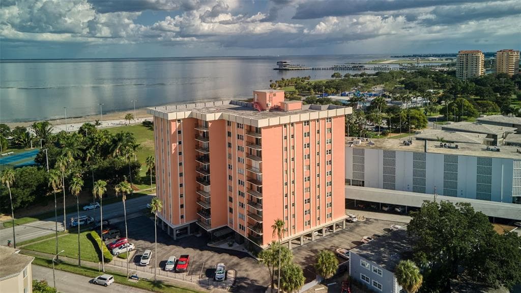 1120 N SHORE DRIVE NE UNIT 405 ST PETERSBURG, FL 33701
