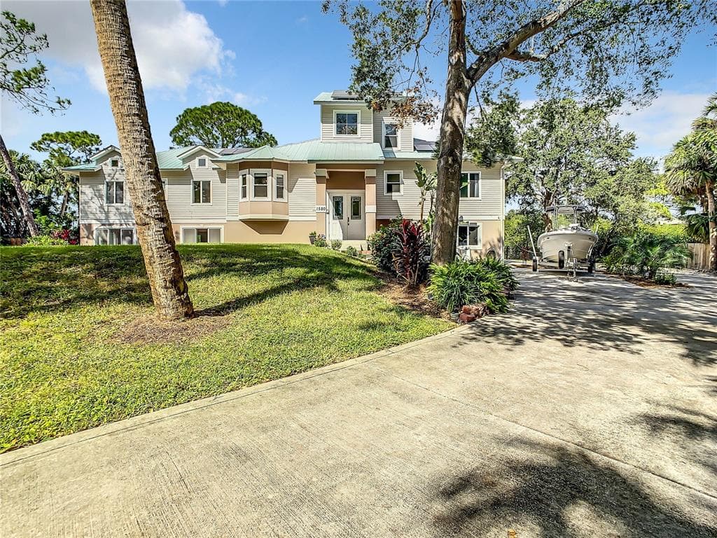1580 MAC CHESNEY DRIVE