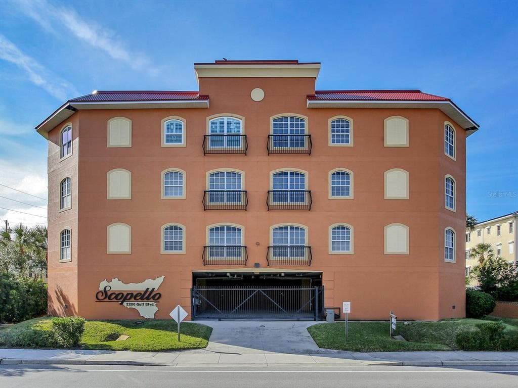2200 GULF BOULEVARD UNIT 403 INDIAN ROCKS BEACH, FL 33785