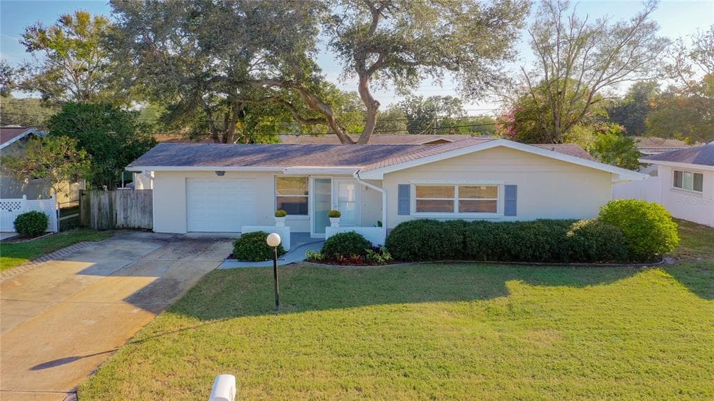 13754 TRINIDAD DRIVE SEMINOLE, FL 33776