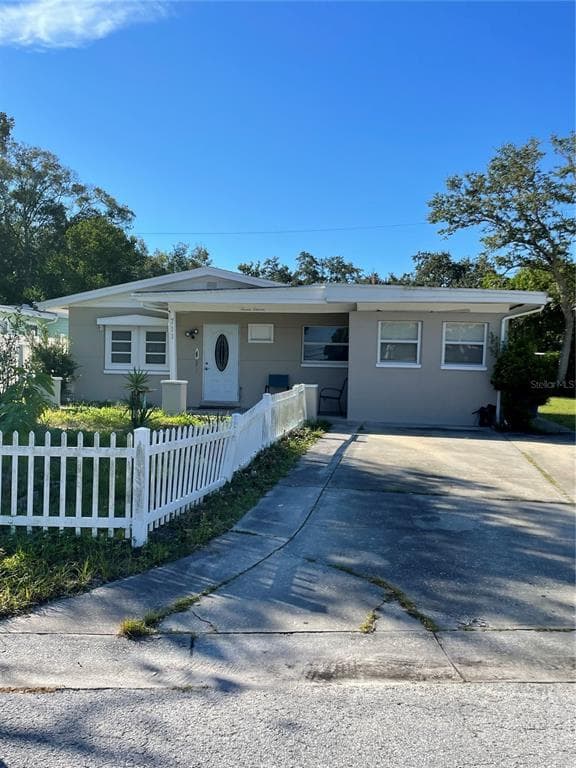711 PALM CIRCLE LARGO, FL 33770