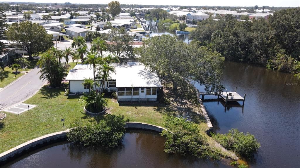 180 N SAINT THOMAS CIRCLE APOLLO BEACH, FL 33572