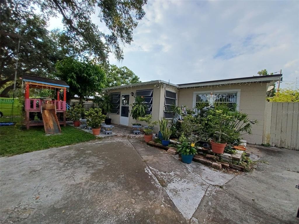 8927 90TH TERRACE SEMINOLE, FL 33777