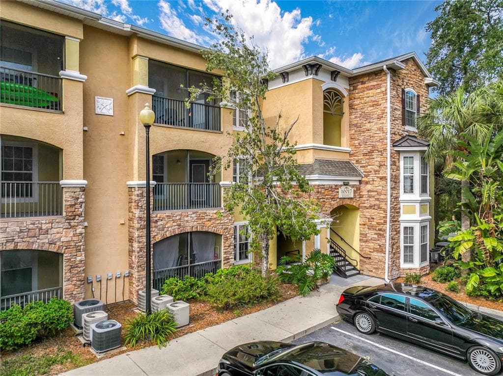 10017 COURTNEY PALMS BOULEVARD UNIT 101 TAMPA, FL 33619