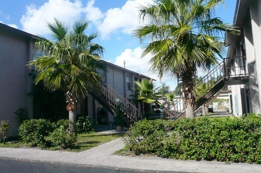 1323 BAYWATCH LOOP UNIT 104 TAMPA, FL 33612