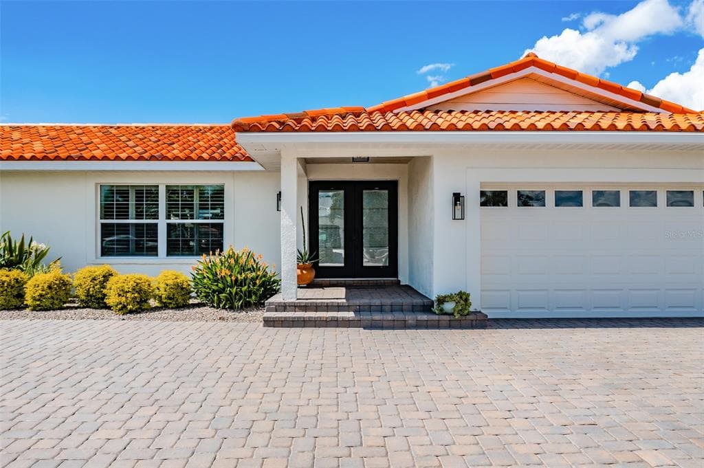 917 CHIPAWAY DRIVE APOLLO BEACH, FL 33572