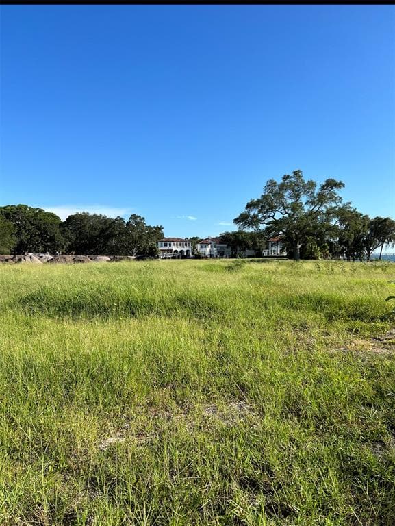 5032 W LONGFELLOW AVENUE TAMPA, FL 33629