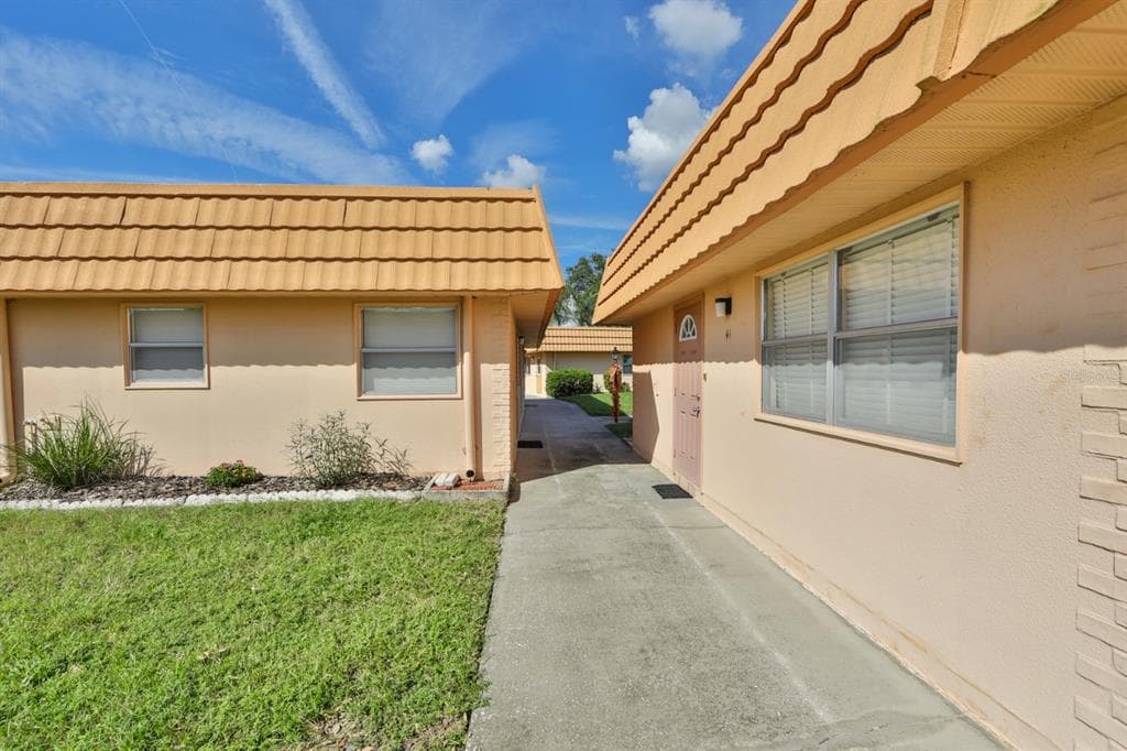 1801 BEDFORD LANE UNIT 41 SUN CITY CENTER, FL 33573