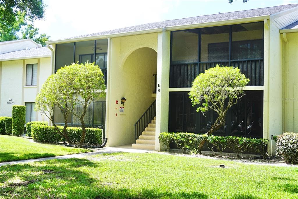 3211 LAKE PINE WAY E UNIT H1 TARPON SPRINGS, FL 34688