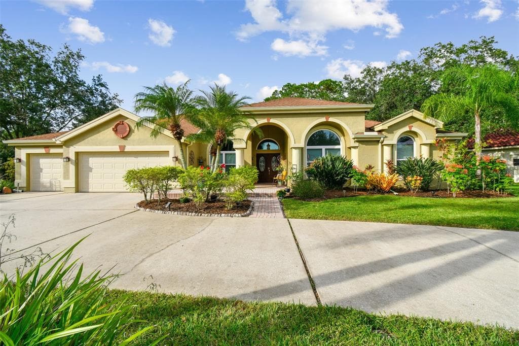 4075 CARLYLE LAKES BOULEVARD PALM HARBOR, FL 34685